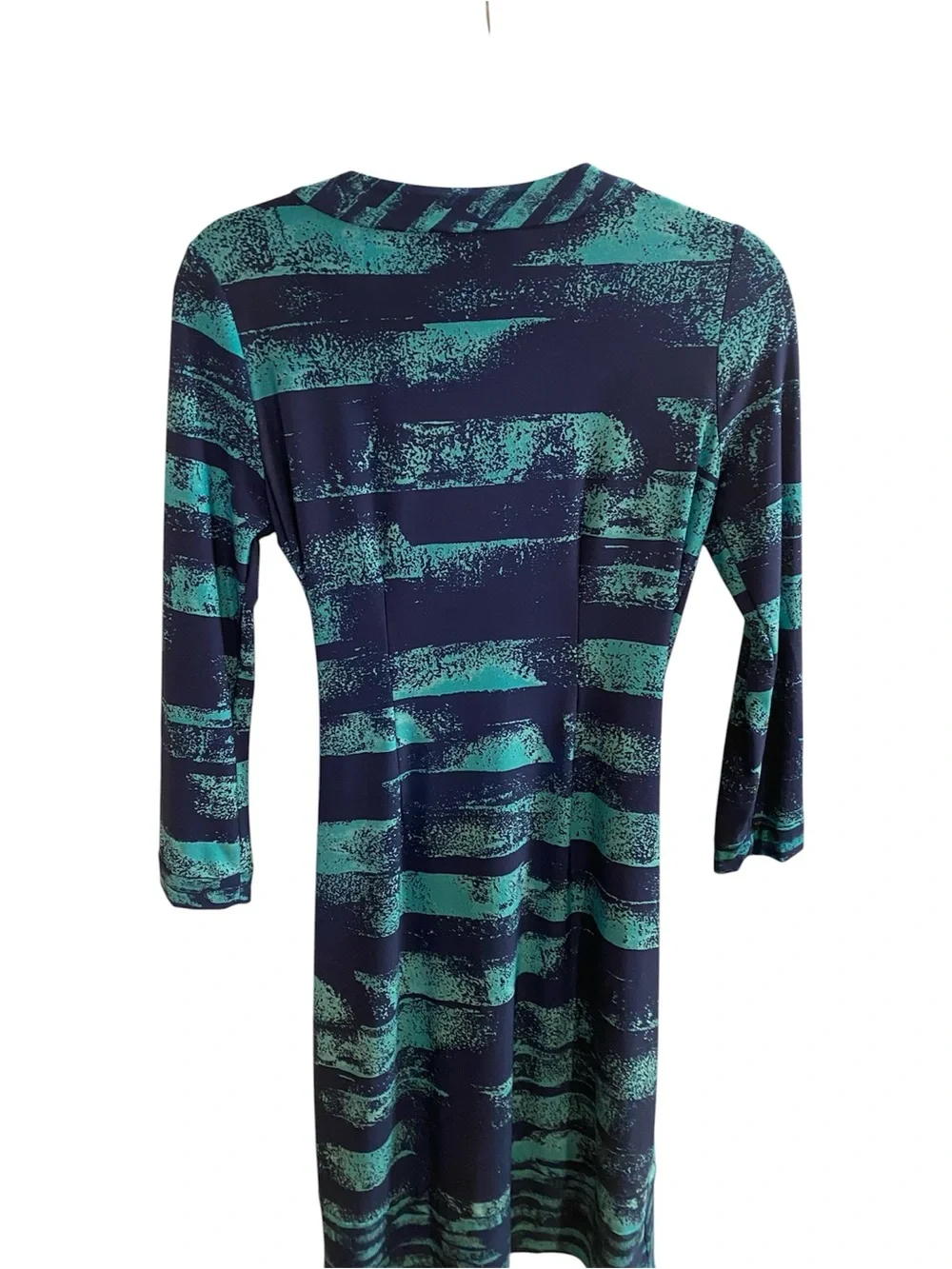 ๐Sold BCBGMaxAzria Navy/Teal
Printed Warp Mini Dress
Size Small
NWOT - Picture 5 of 10